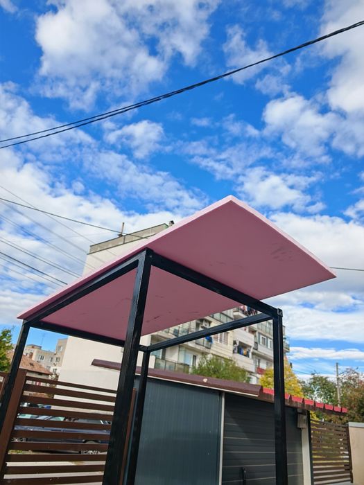 Разглобяваща се кутия с покрив за вендинг.