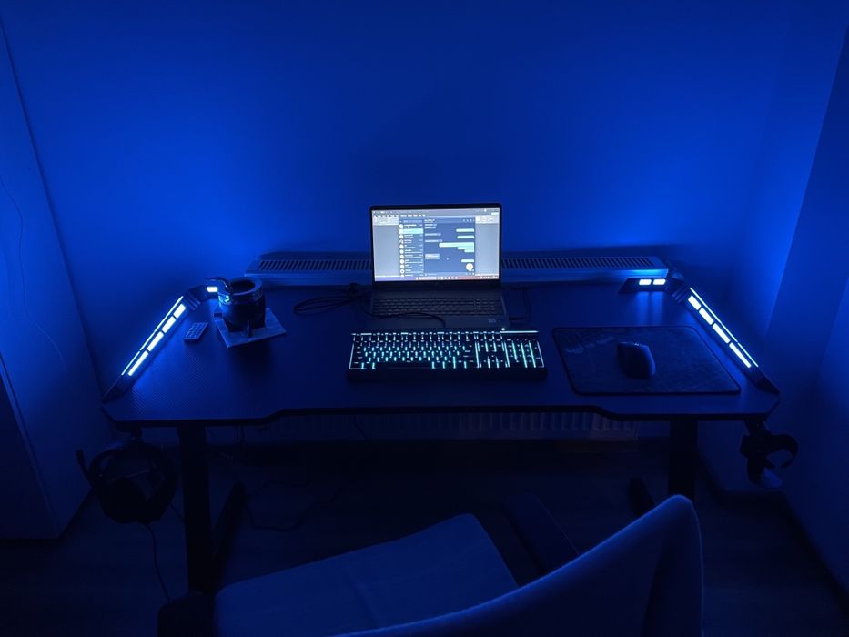 Birou Gaming cu lumini