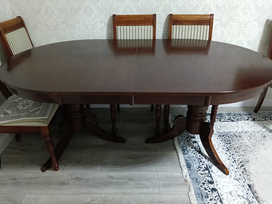 Продам стол для гостинной