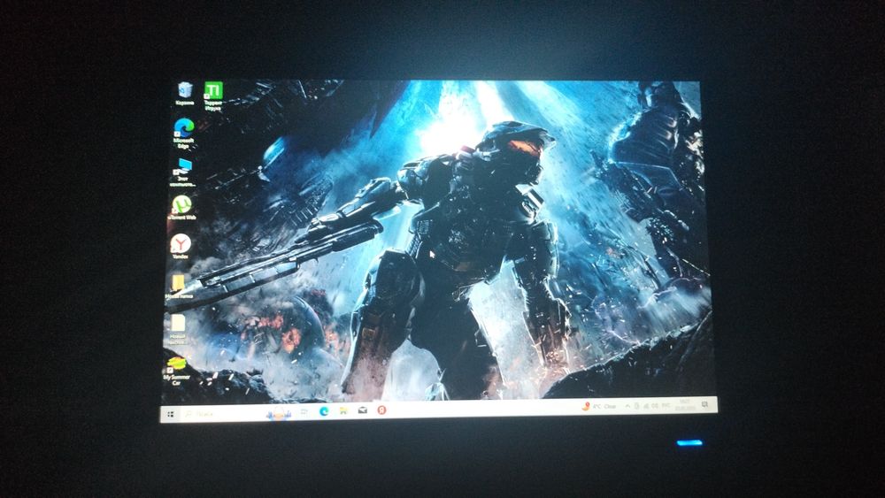 Windos 10

Блок:Logikom

либо Самсунг

Память:149+295

Вайфай интерне