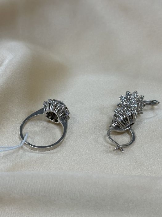 комплект с бриллантами в белом золоте