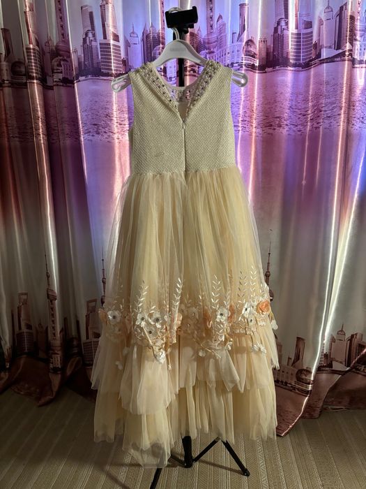 Платье нарядное р. 128