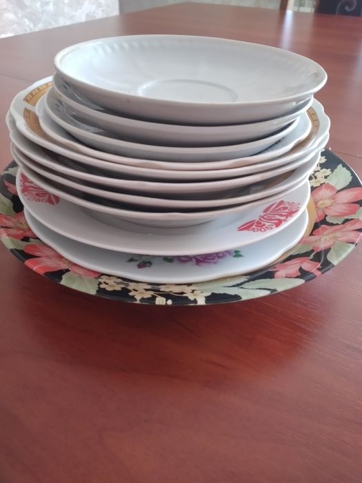 Отдам за шоколадки  рахат.вещи хорошие