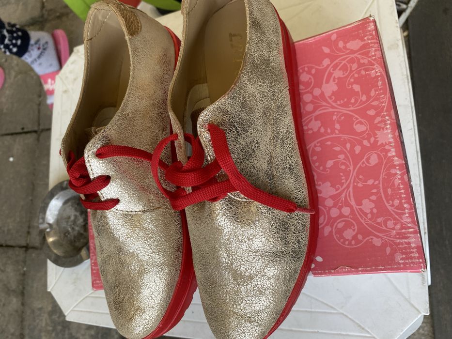 Pantofi extravaganti din piele