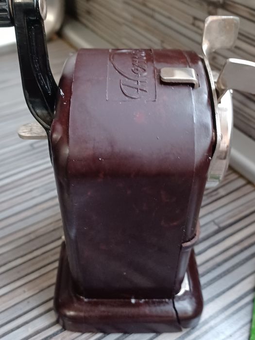 Hema Ретро,бакелитена острилка за моливи,.Настолна