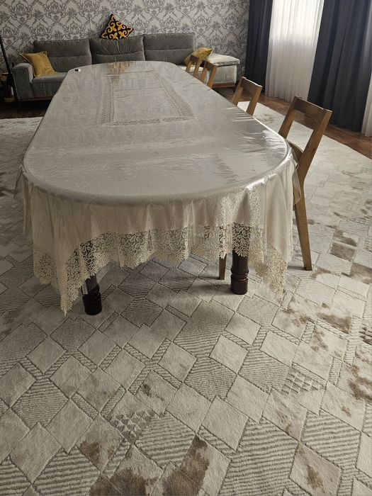 Продам стол для гостиной