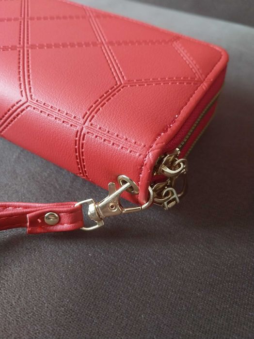 Дамско портмоне в червено