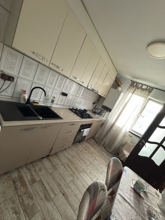 Apartament cu 3 camere (Blocul din spatele hotelului Kristal)