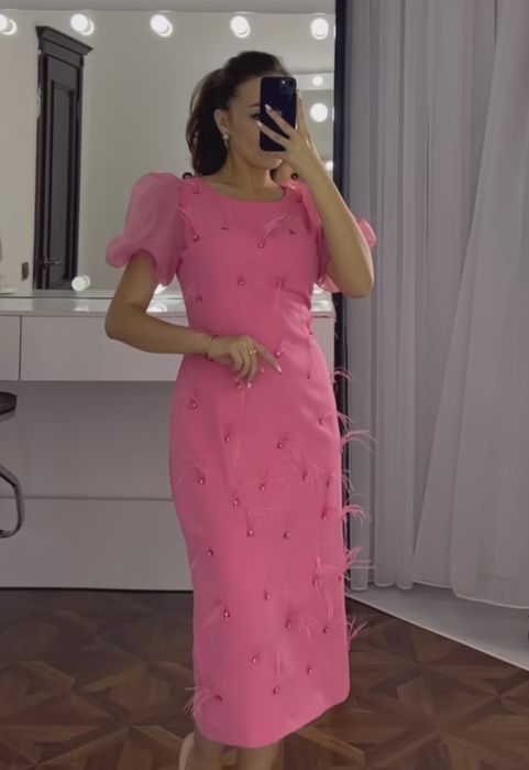 Яркое новое платье