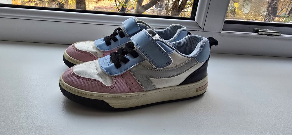 Кросовки на девочку. 32 размер