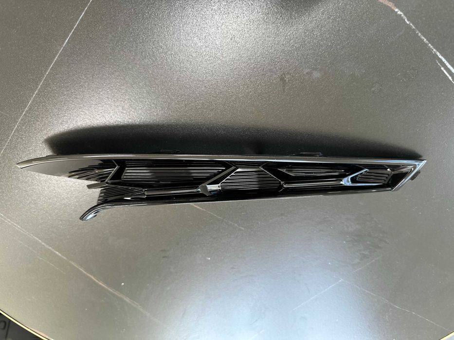 Kia k3 верхний молдинг переднего бампера