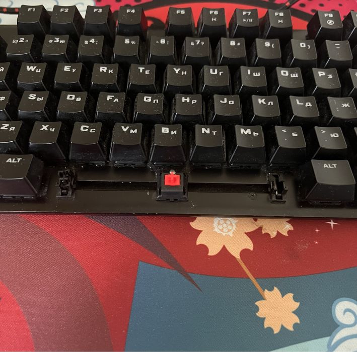 ПРОДАЮ СРОЧНО клаву hyper x alloy fps pro