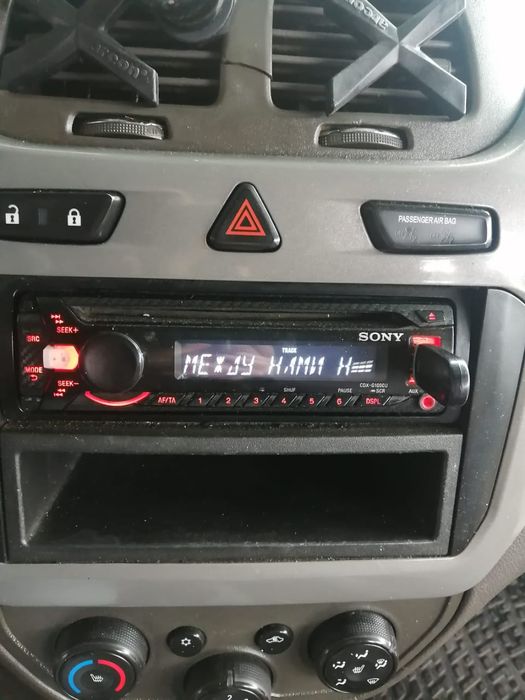 Продам автомагнитолу Soni