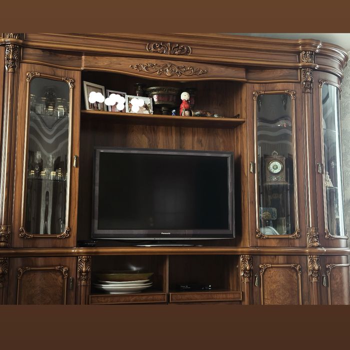 Продам горку для гостиной