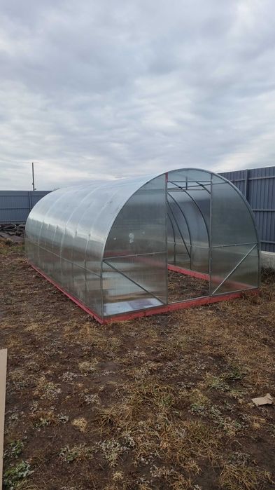 Теплица дачная   .