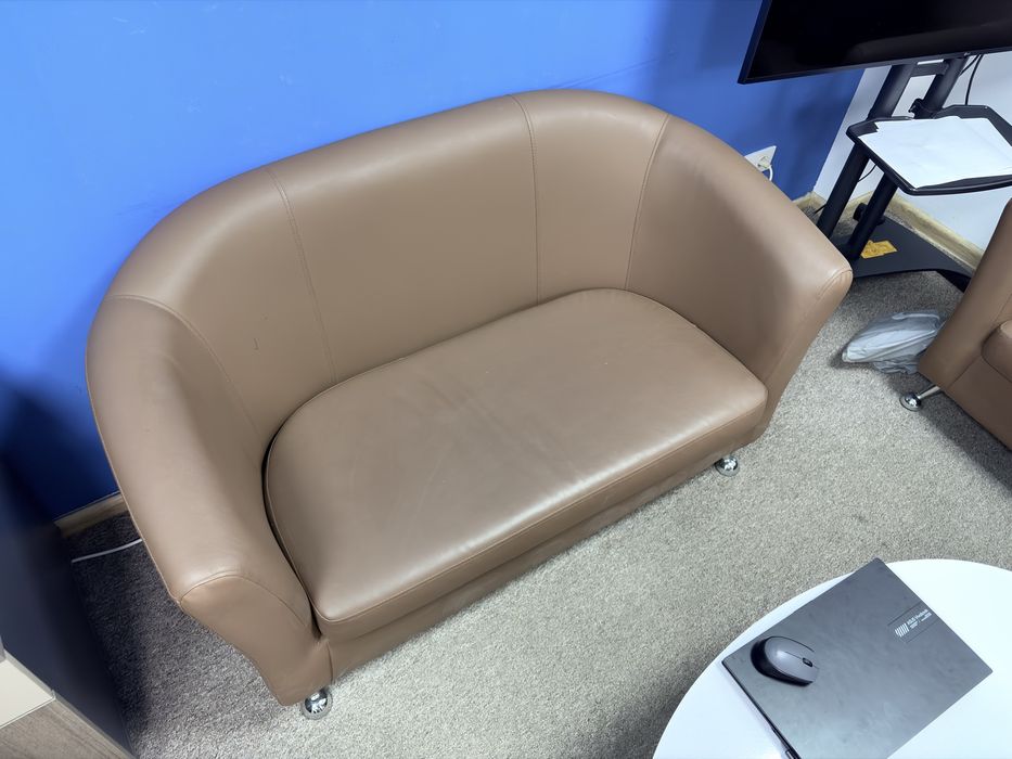 удобный кожаный диван