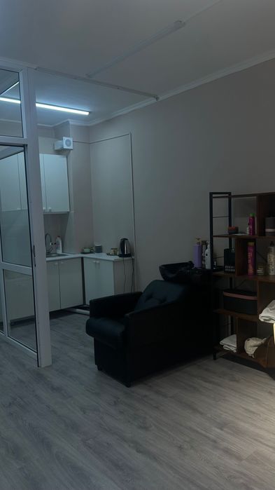 Сдам парикмахерское кресло