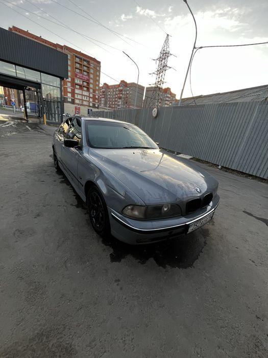 Продам bmw e39 523i