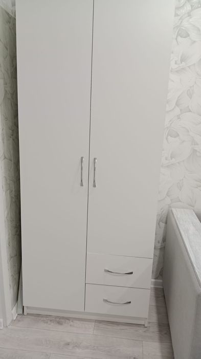 Продам шкаф белый