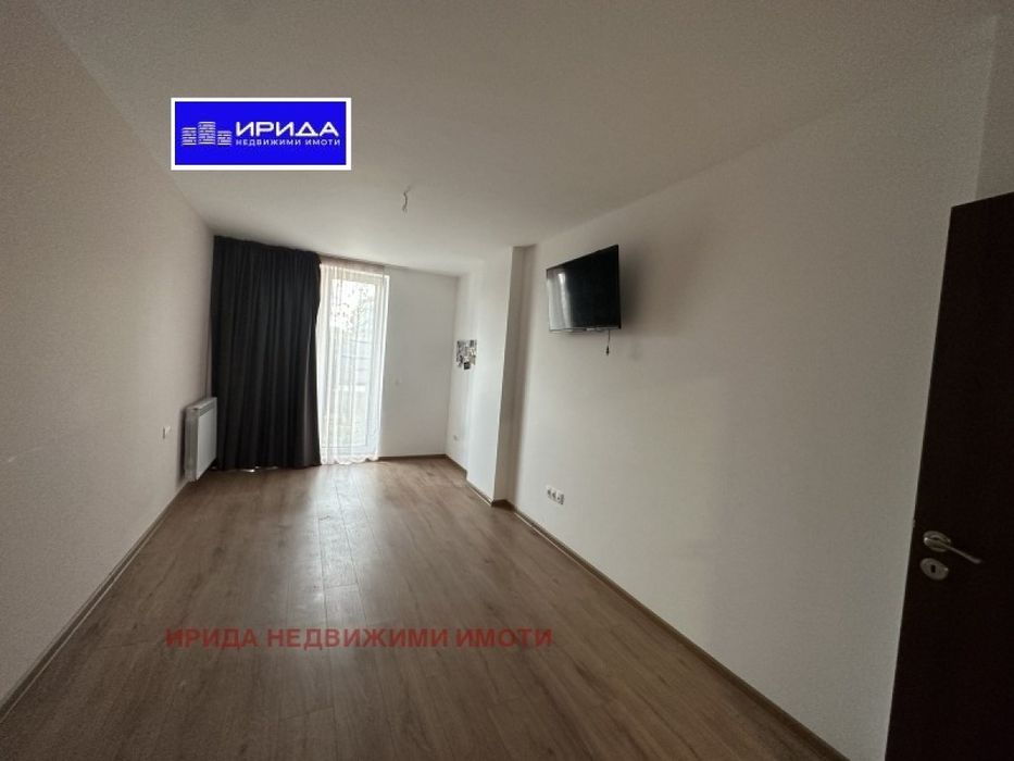 Просторен тристаен апартамент в квартал Манастирски ливади с двор