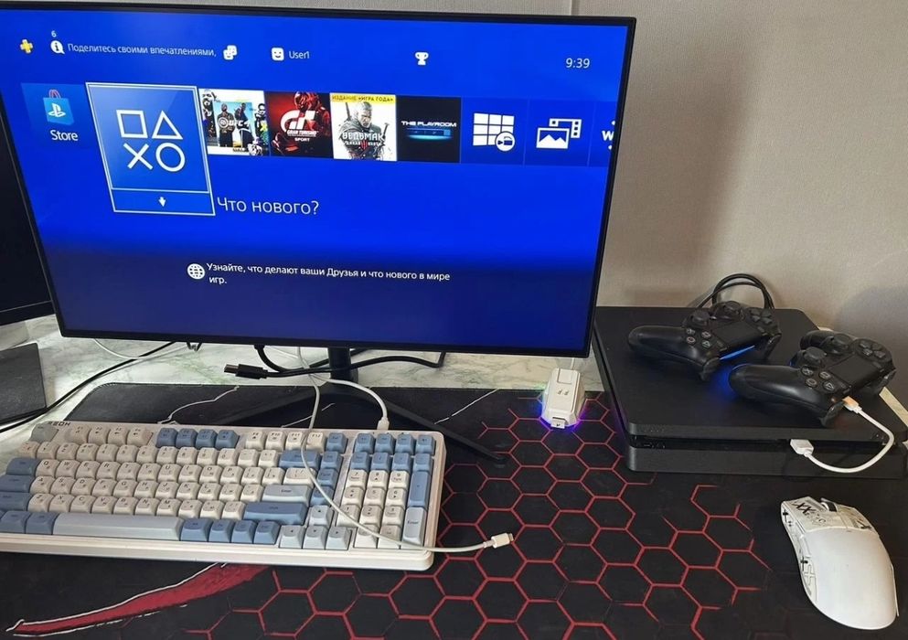 PlayStation 4 Slim с 2 геймпадами