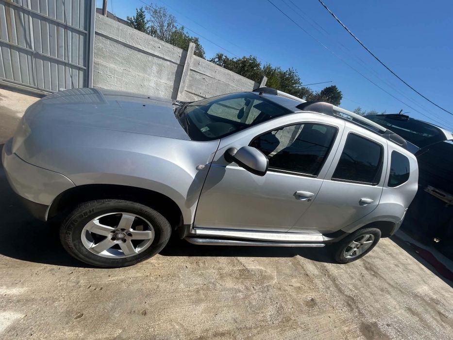 Vând Dacia Duster