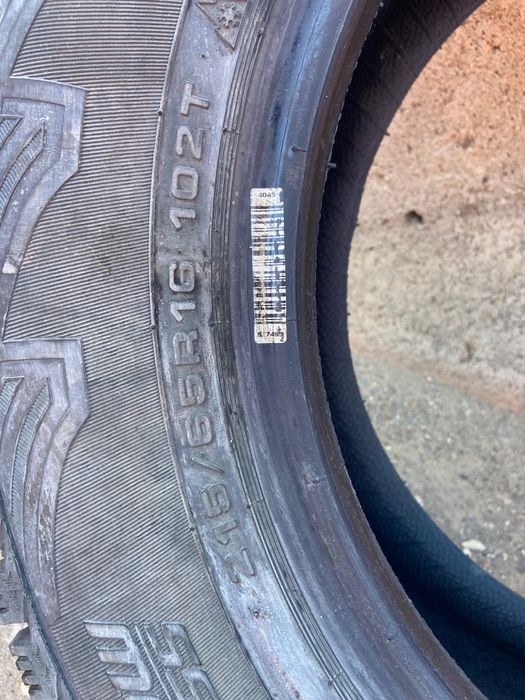 Продам покрышки зима 215/65/R16