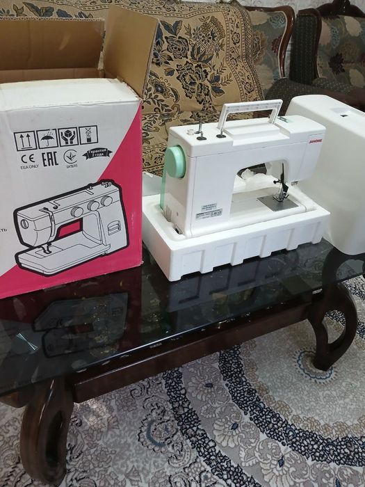 Швейная машинка JANOME