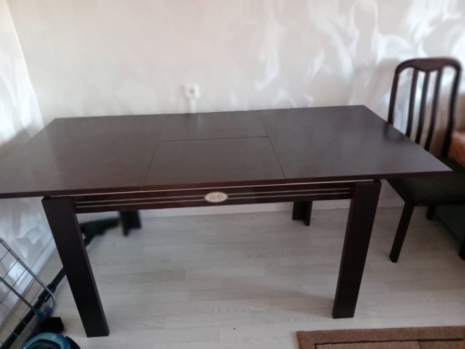 Продам обеденный стол