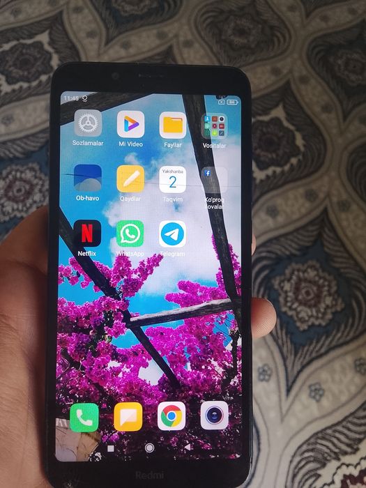 Redmi sotiladi yaxshi xolatda