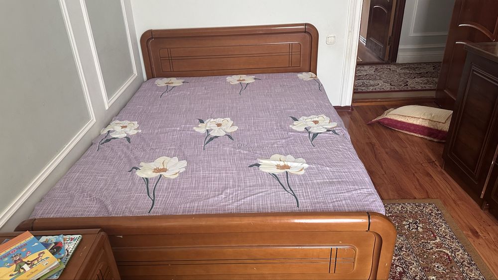 Срочно продам кровать и тумбочку