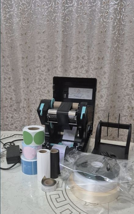 Профессиональный Bluetooth-принтер для лент и стикеров (3 в 1)