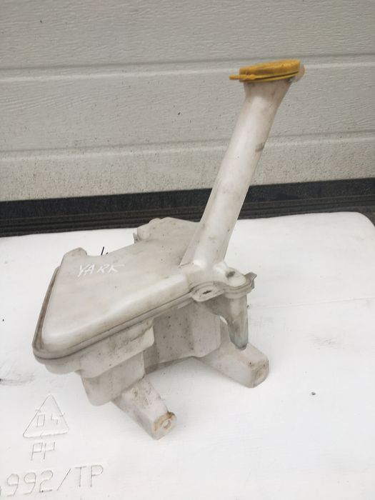 Vas Lichid Parbriz cu Motorase Toyota Yaris 3. 2012-2019