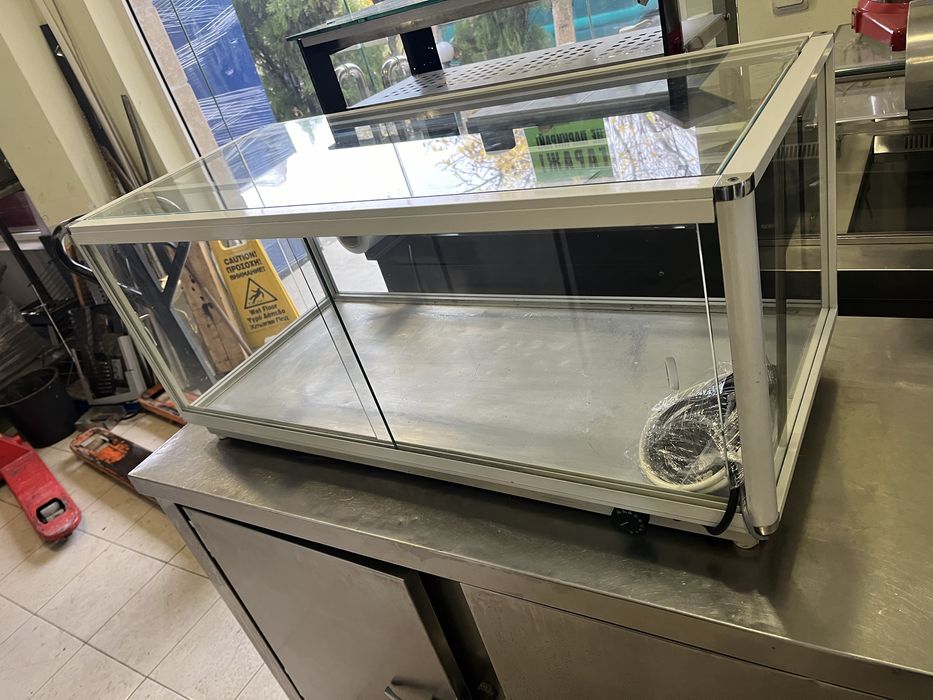 Топла витрина топла