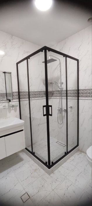 Душевая кабинка и стекло перила