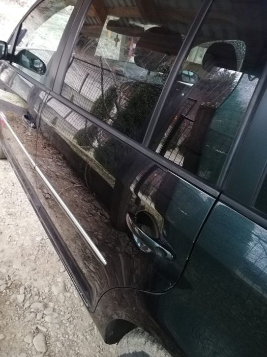 Vând Volkswagen Touran I 2.0 TDI Highline