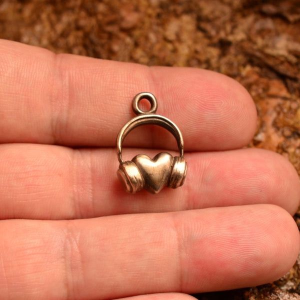 Сребърен медальон 925 „DJ Сърце“ – символ на любов към музиката