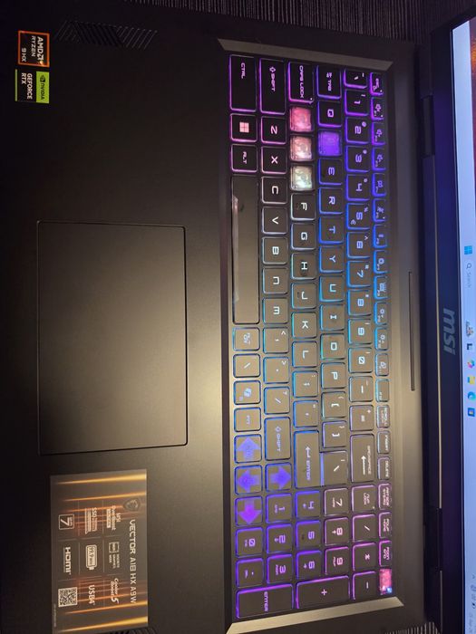 Vand laptop MSI A18 HX A9W cu garanție!