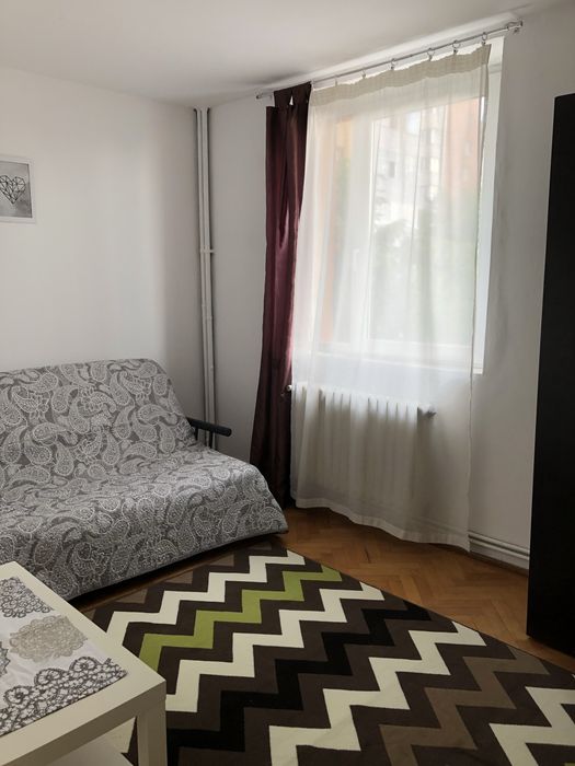 Inchiriez apartament 3 camere in zona Palas Dambu