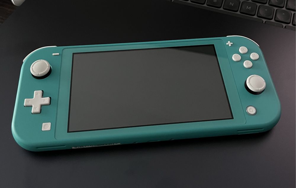 Nintendo Switch Lite + card + husa