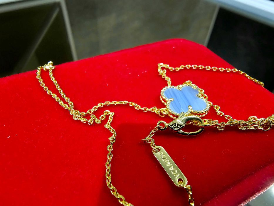 Van Cleef & Arpels VCA Gold Chalcedony Alhambra Clover Дамско Колие