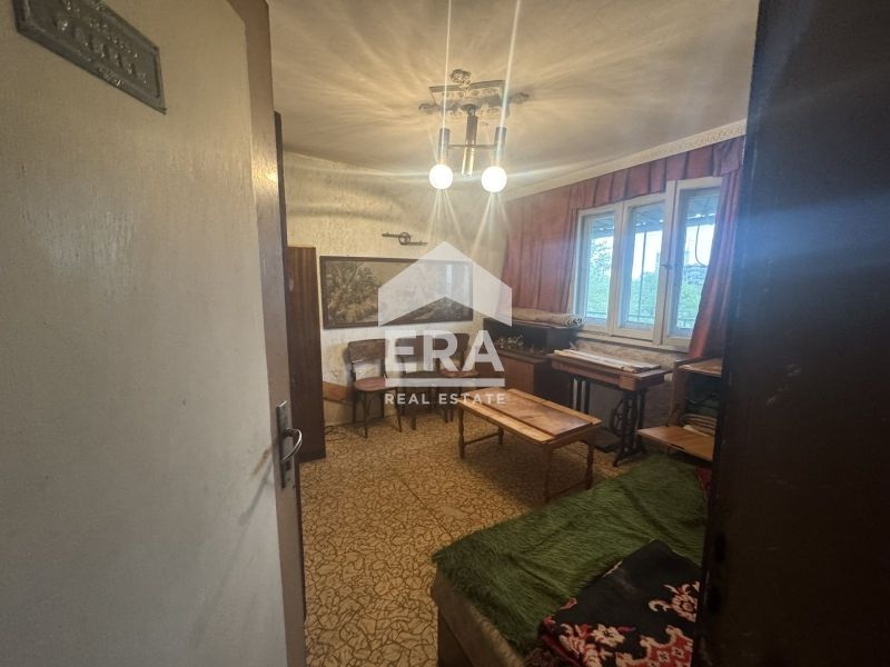 Двустаен апартамент в центъра на Хасково