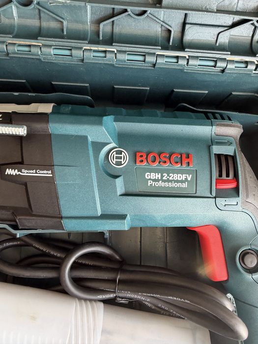 Перфоратор BOSCH нов