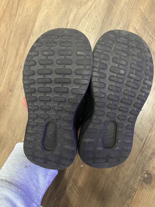 Vand incaltaminte Adidas