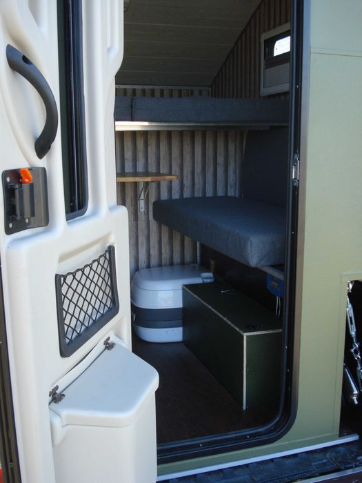 Кабина за кемпер, каравана пикап или бус