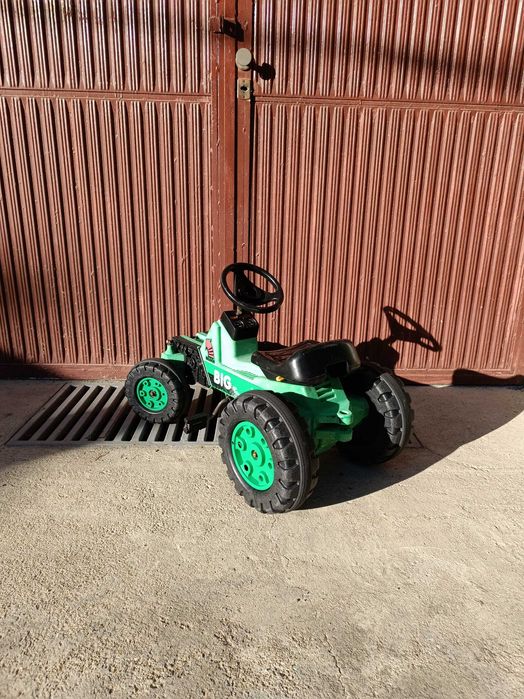 Детски трактор с педали