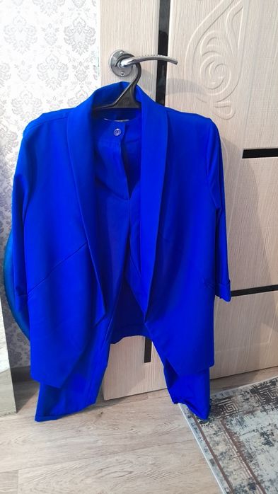 Продам женский костюм с брюками 50 размера не дорого 5 тысяч тенге