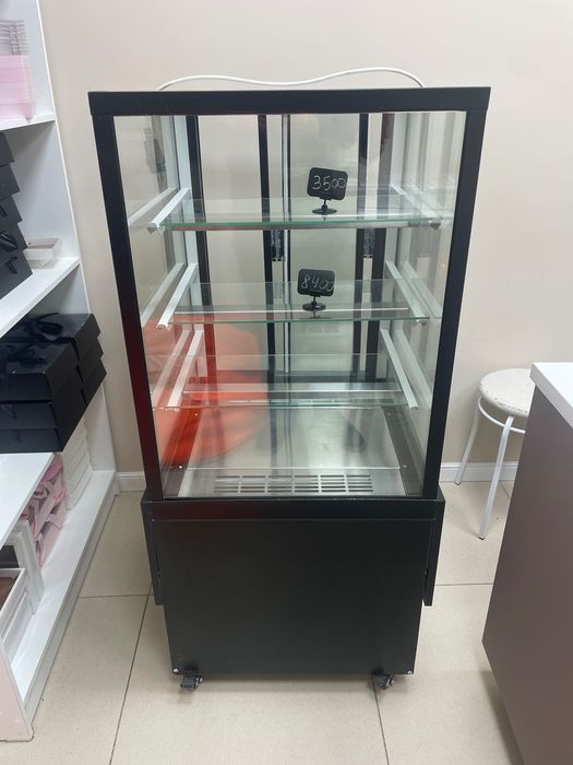 Продам витрину холодильник