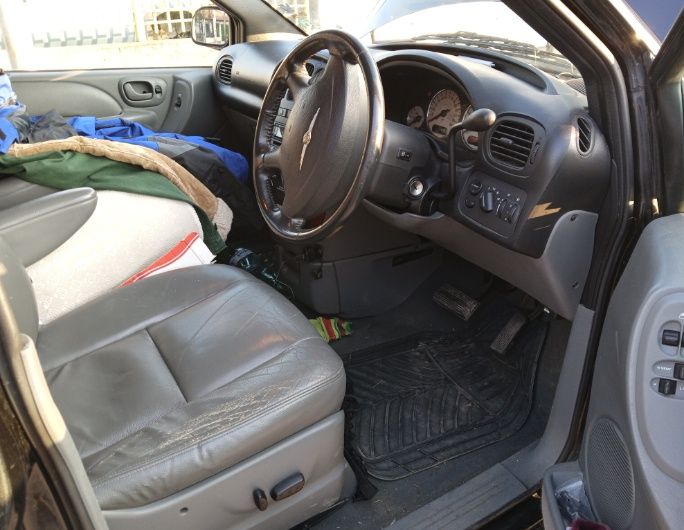Продавам Chrysler 
Grand 
Voyager 2.8 D, 2004г., автоматик