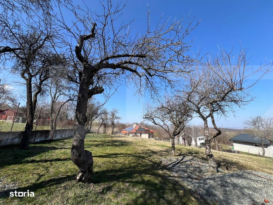 Casa renovabila de vanzare cu teren de 1300mp